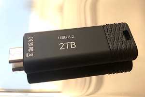 PNY Pro Elite V3 review: This SSD looks like a USB drive—and it’s fast